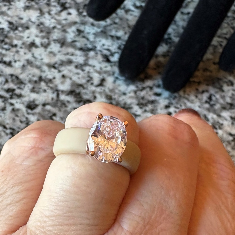 ♥️💖 NWT Rinfit SILICONE WEDDING RING Huge Oval Cut CZ Ivory & Rose Gold - Picture 5 of 8